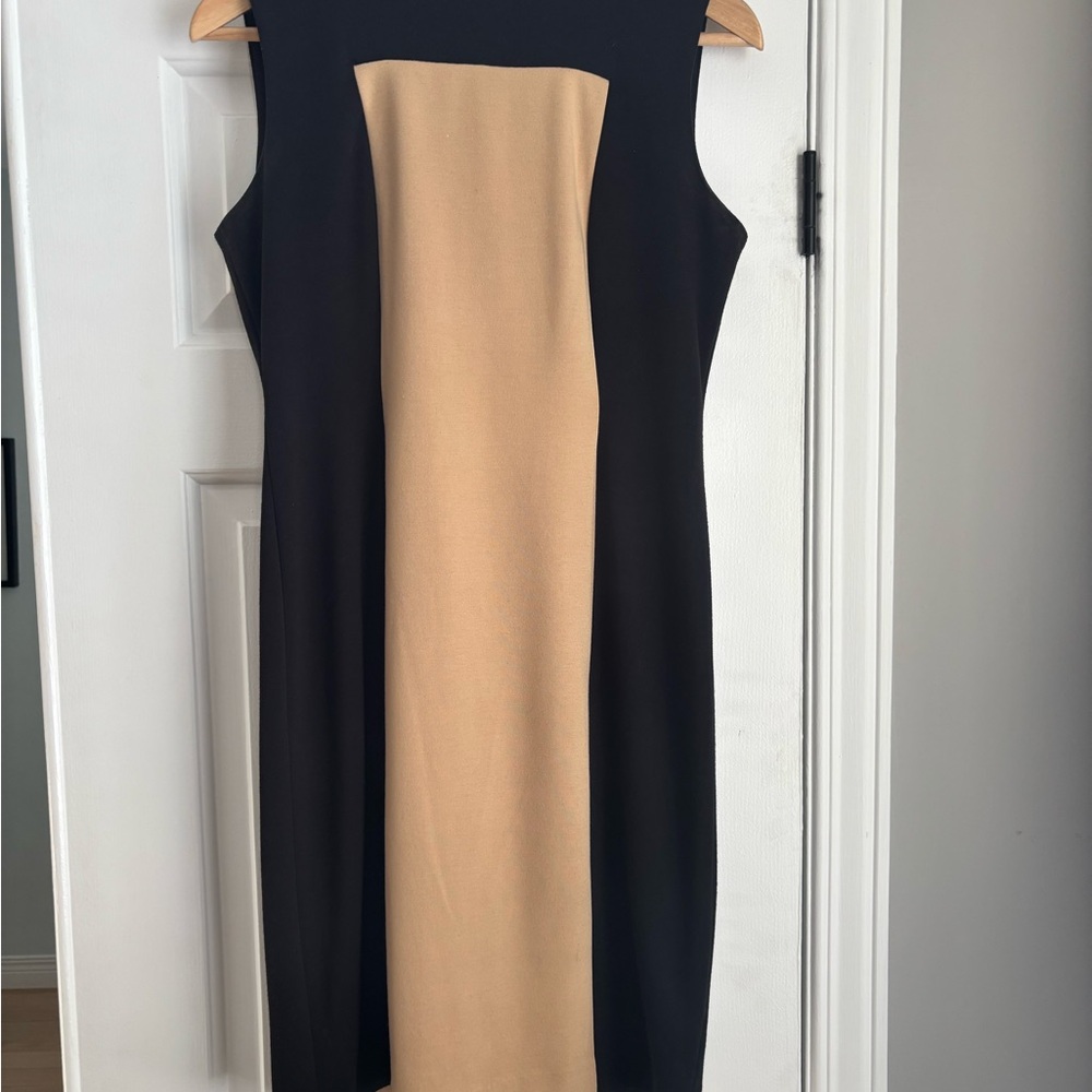 Calvin Klein Elegant Black and Tan Sleeveless Dress